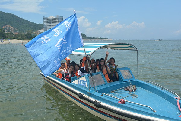 戴高樂(lè)游玩