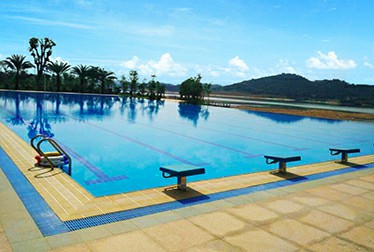 廣州增城華商學院標準無邊際恒溫泳池工程