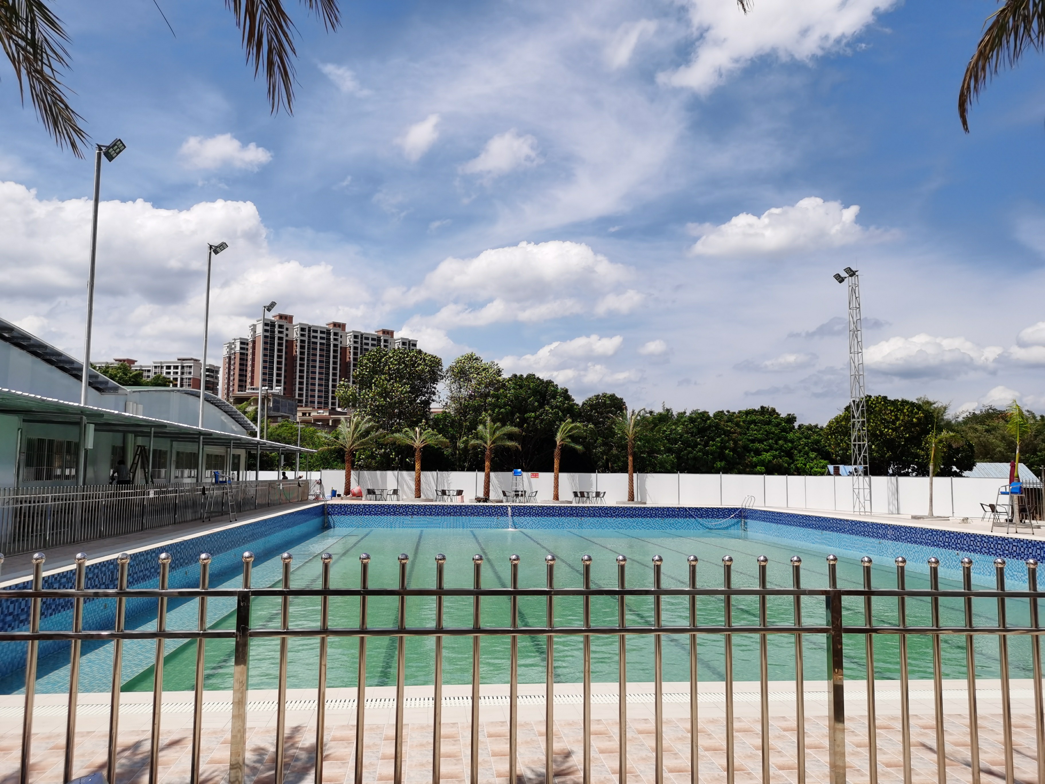 廣東陽春彩虹灣游泳培訓恒溫泳池工程