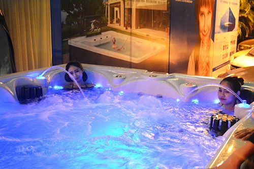 戴高樂無邊際泳池教你如何解決現在別墅泳池尷尬問題