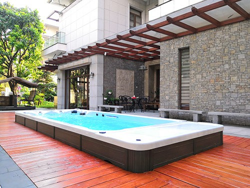 家用游泳池如何實現(xiàn)游不到頭?