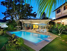 戴高樂(lè)無(wú)邊際泳池是你想象不到的奢華，泳池SPA按摩一應(yīng)俱全