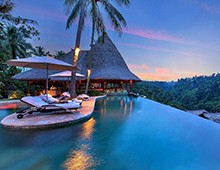 不用出國，在家就能泡到無邊界泳池啦