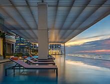 家庭別墅建造私人泳池場(chǎng)地小?選它就對(duì)啦[戴高樂(lè)泳池設(shè)備]