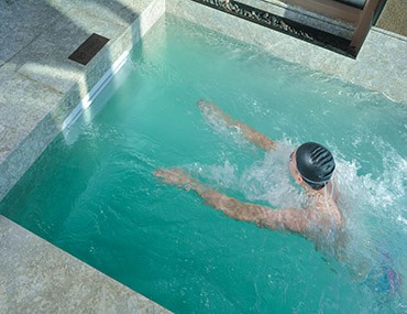 無(wú)邊際泳池循環(huán)系統(tǒng)這么神奇，竟然讓小泳池化身大泳池