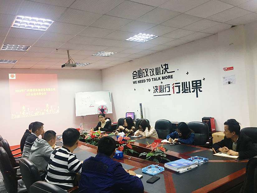 戴高樂泳池設(shè)備