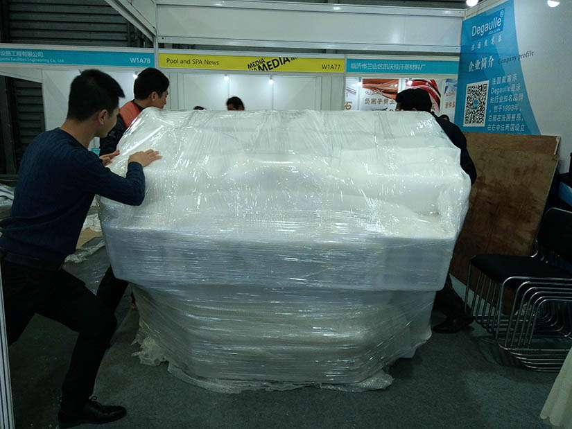 戴高樂泳池設備