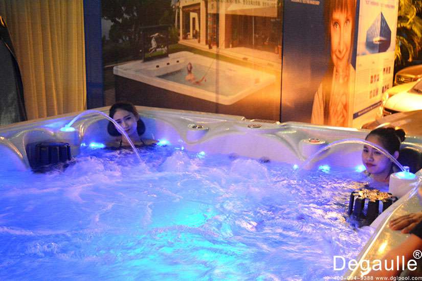 無邊際游泳池設(shè)備 無邊際游泳池設(shè)備