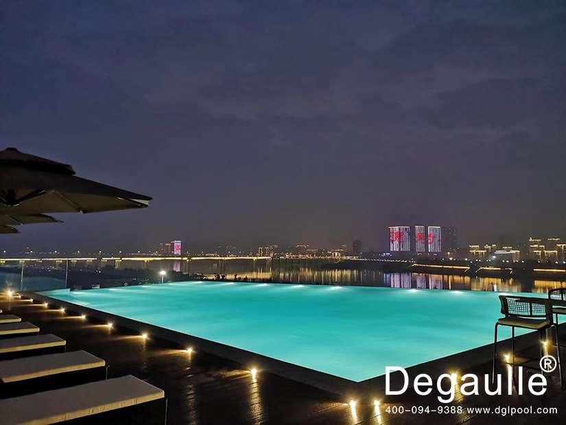 戴高樂無邊際泳池