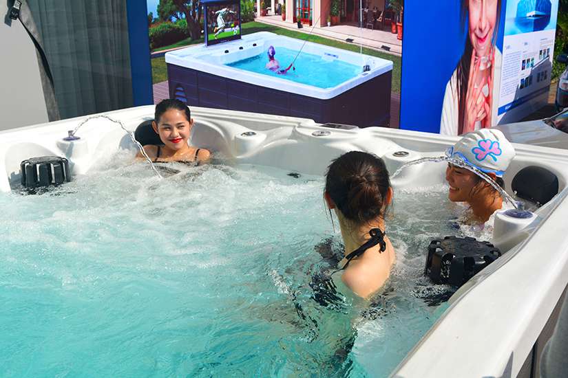 戴高樂無邊際泳池 戴高樂無邊際泳池