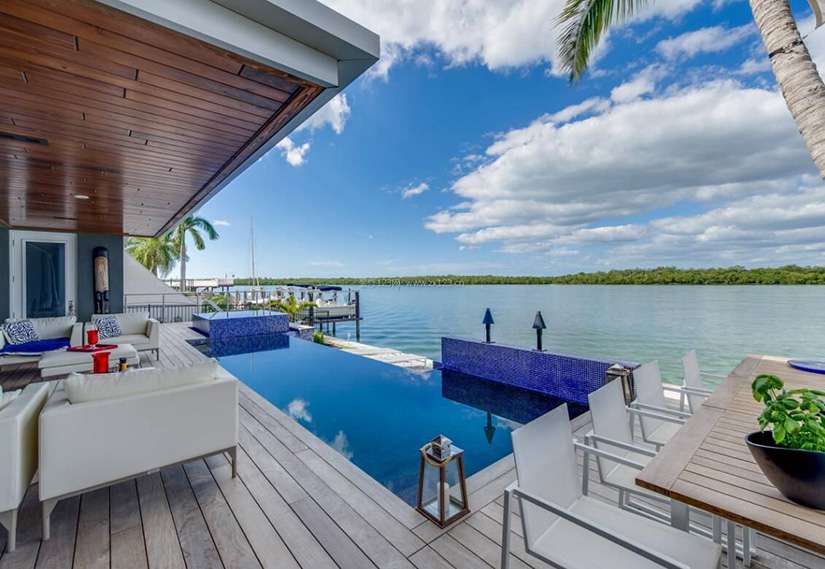 戴高樂無邊際泳池